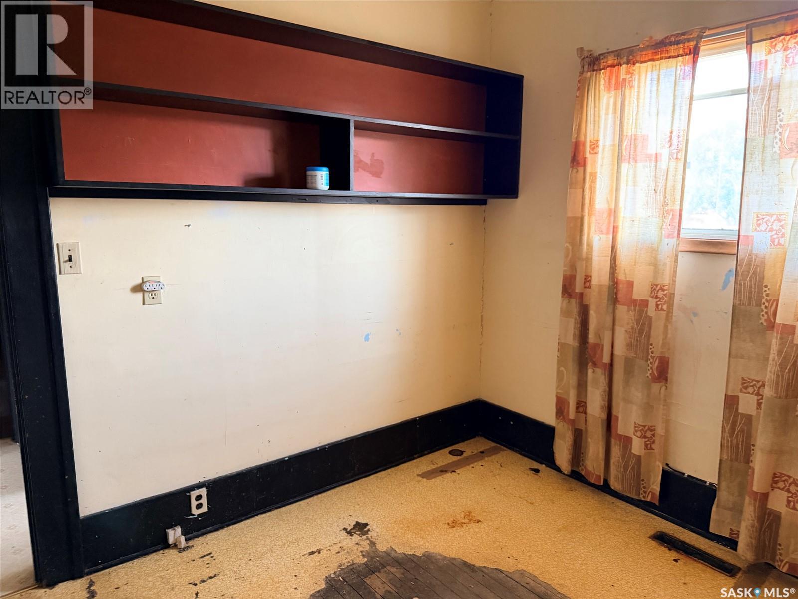 12 3rd Street E, Willow Bunch, Saskatchewan  S0H 4K0 - Photo 18 - SK047959