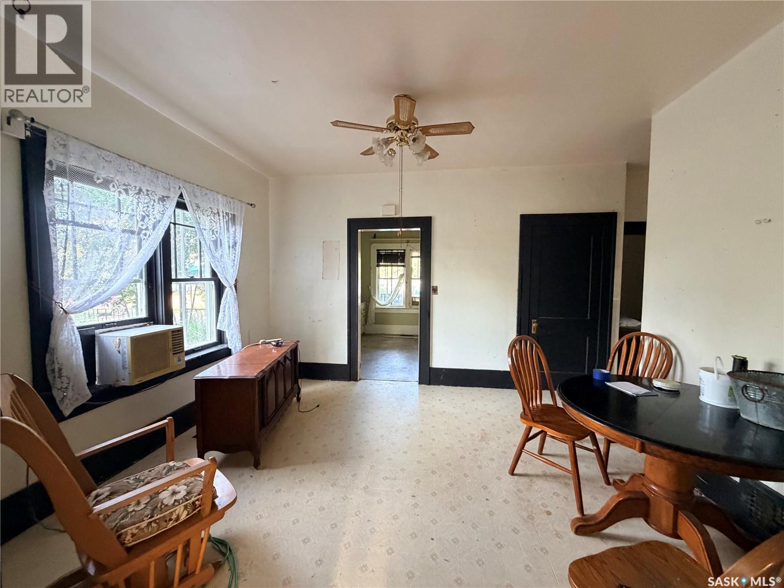 12 3rd Street E, Willow Bunch, Saskatchewan  S0H 4K0 - Photo 19 - SK047959