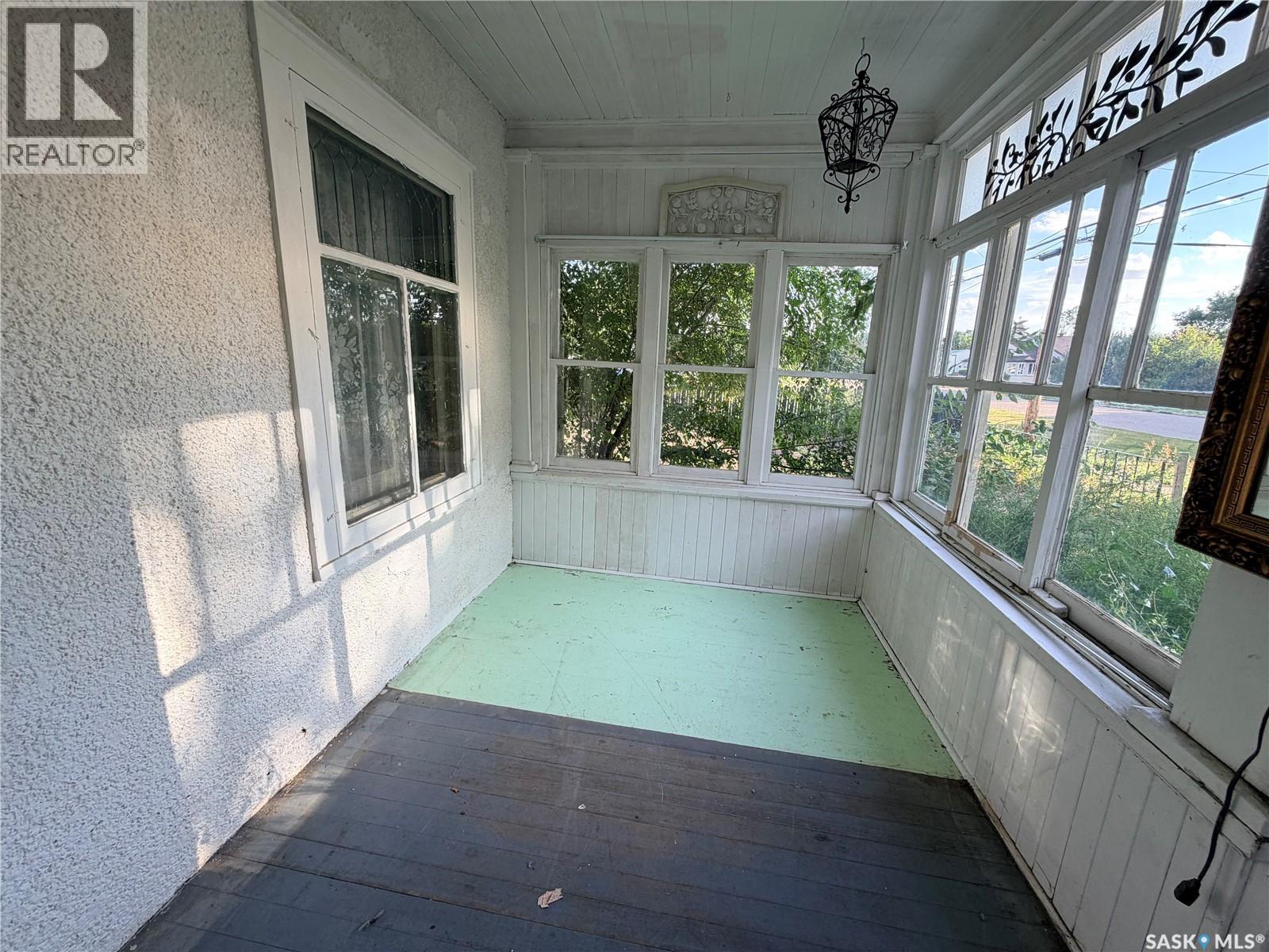 12 3rd Street E, Willow Bunch, Saskatchewan  S0H 4K0 - Photo 24 - SK047959
