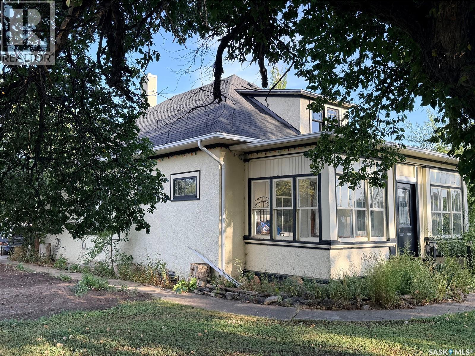 12 3rd Street E, Willow Bunch, Saskatchewan  S0H 4K0 - Photo 27 - SK047959