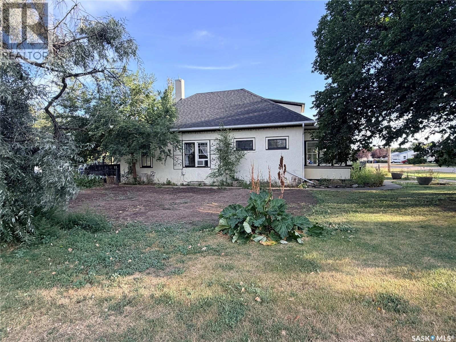 12 3rd Street E, Willow Bunch, Saskatchewan  S0H 4K0 - Photo 29 - SK047959