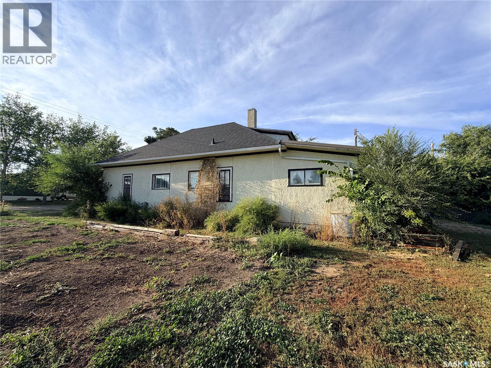 12 3rd Street E, Willow Bunch, Saskatchewan  S0H 4K0 - Photo 30 - SK047959
