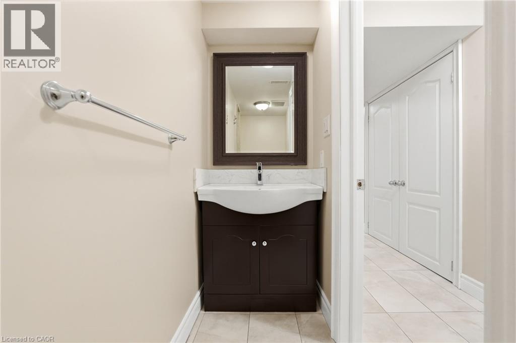 8 Emming Court, Hamilton, Ontario  L9C 4A2 - Photo 32 - 40861930