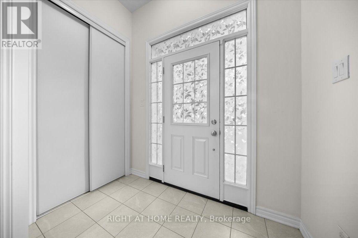 605 Silver Spruce Way, Ottawa, Ontario  K2M 0L1 - Photo 4 - X13763148