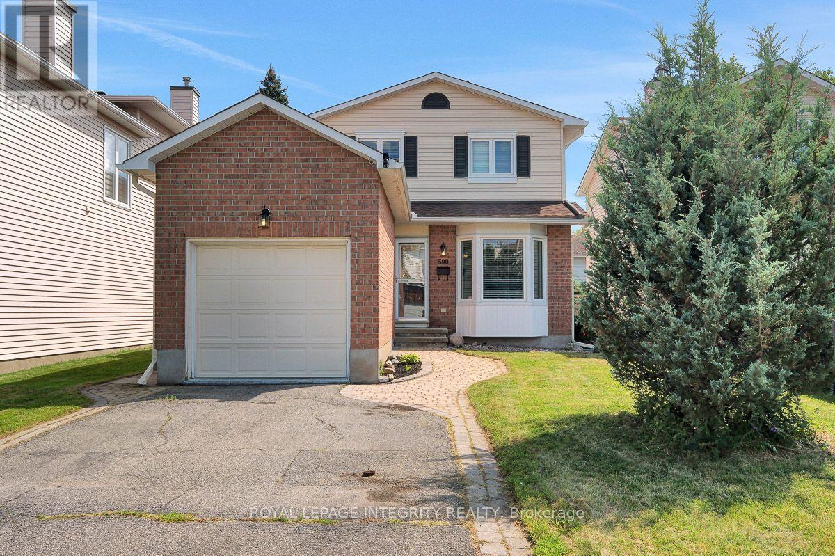 390 OAKLAWN CRESCENT, Ottawa, Ontario