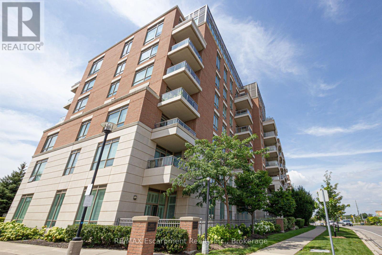 210 - 2470 Prince Michael Drive, Oakville, Ontario  L6H 0G9 - Photo 1 - W13763162