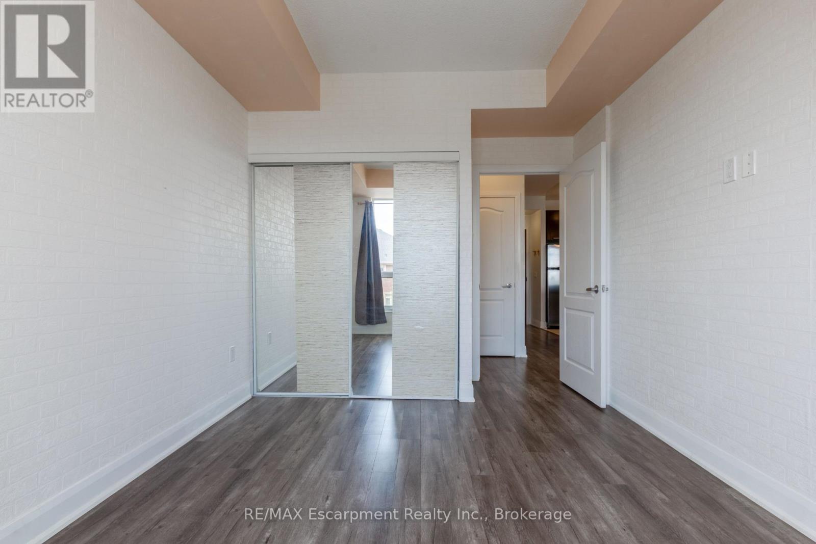 210 - 2470 Prince Michael Drive, Oakville, Ontario  L6H 0G9 - Photo 11 - W13763162
