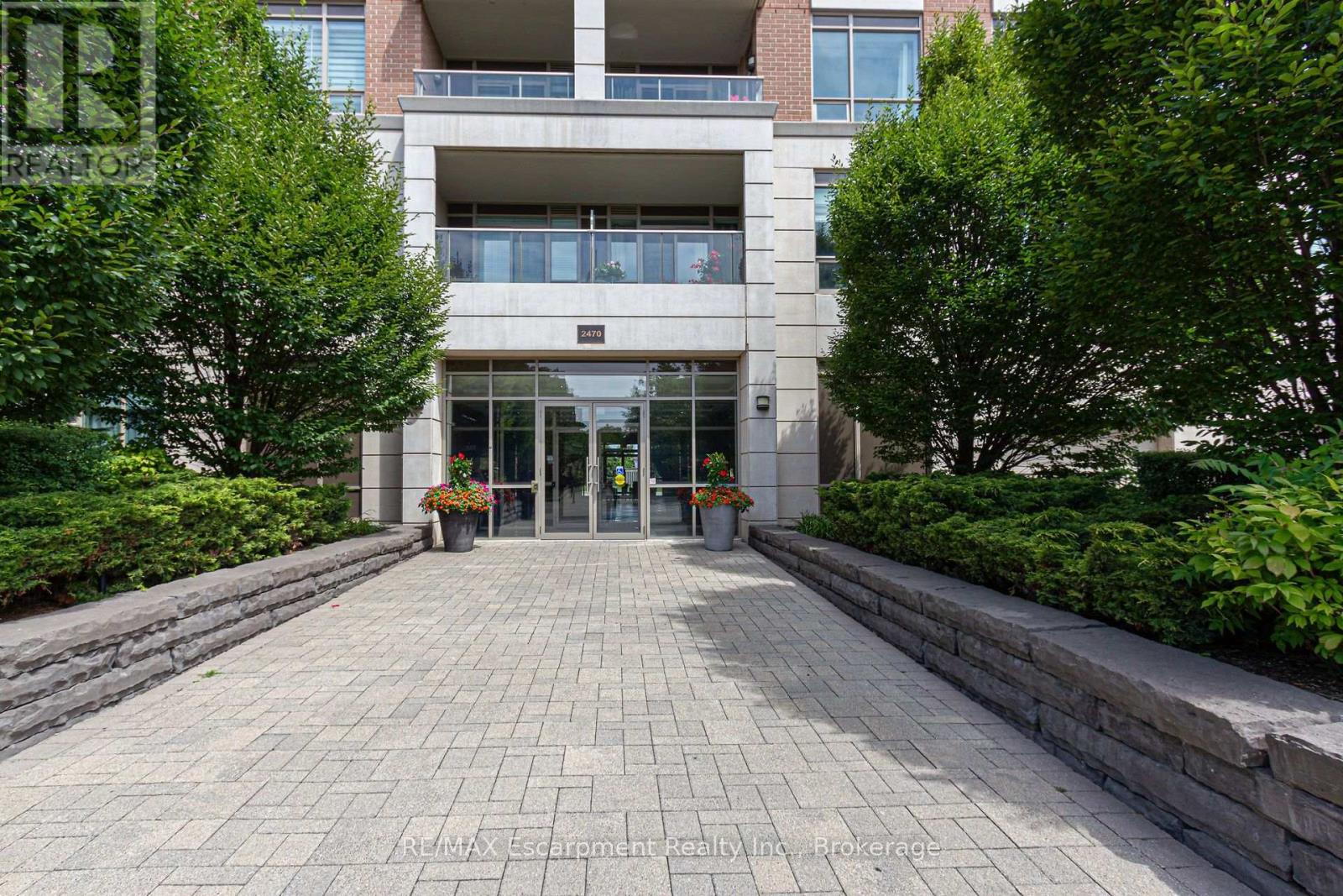 210 - 2470 Prince Michael Drive, Oakville, Ontario  L6H 0G9 - Photo 3 - W13763162