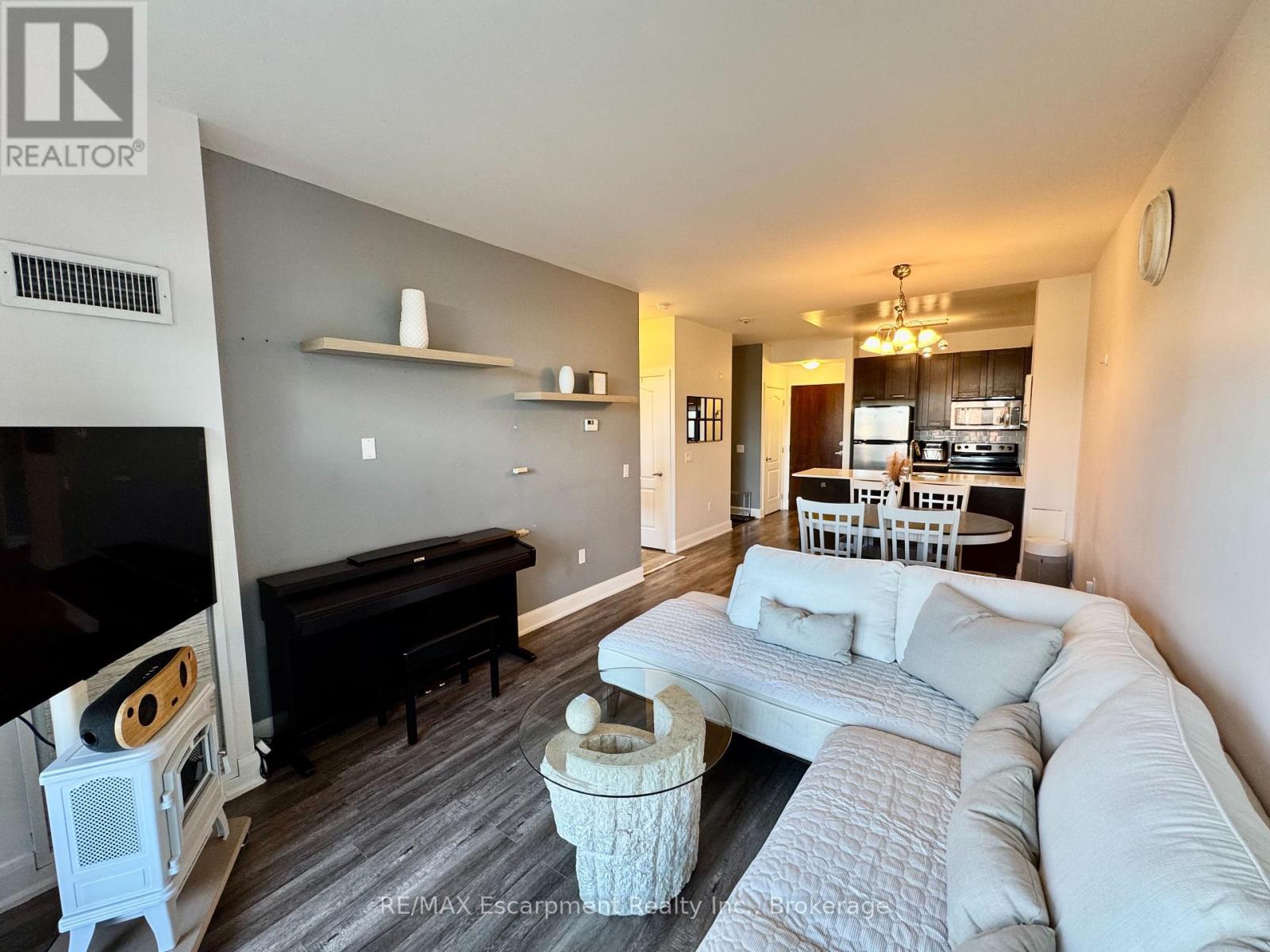 210 - 2470 Prince Michael Drive, Oakville, Ontario  L6H 0G9 - Photo 8 - W13763162