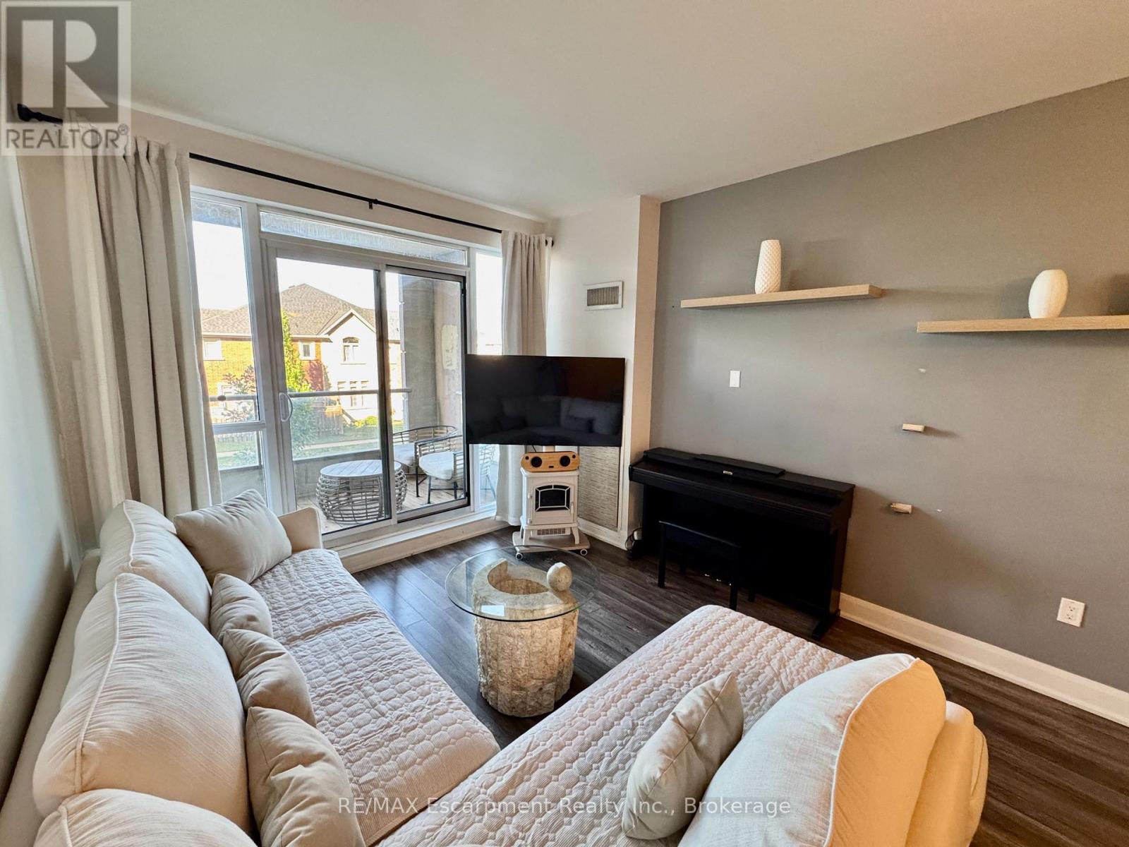 210 - 2470 Prince Michael Drive, Oakville, Ontario  L6H 0G9 - Photo 9 - W13763162