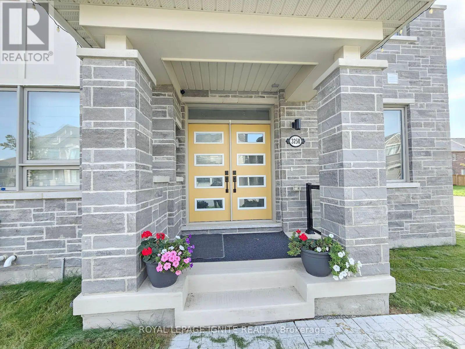 3250 Chimney Swift Crescent, Pickering, Ontario  L1X 0N3 - Photo 4 - E13763178