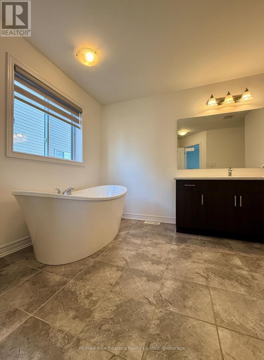 6 Bassett Street, Collingwood, Ontario  L9Y 3B7 - Photo 29 - S13763116