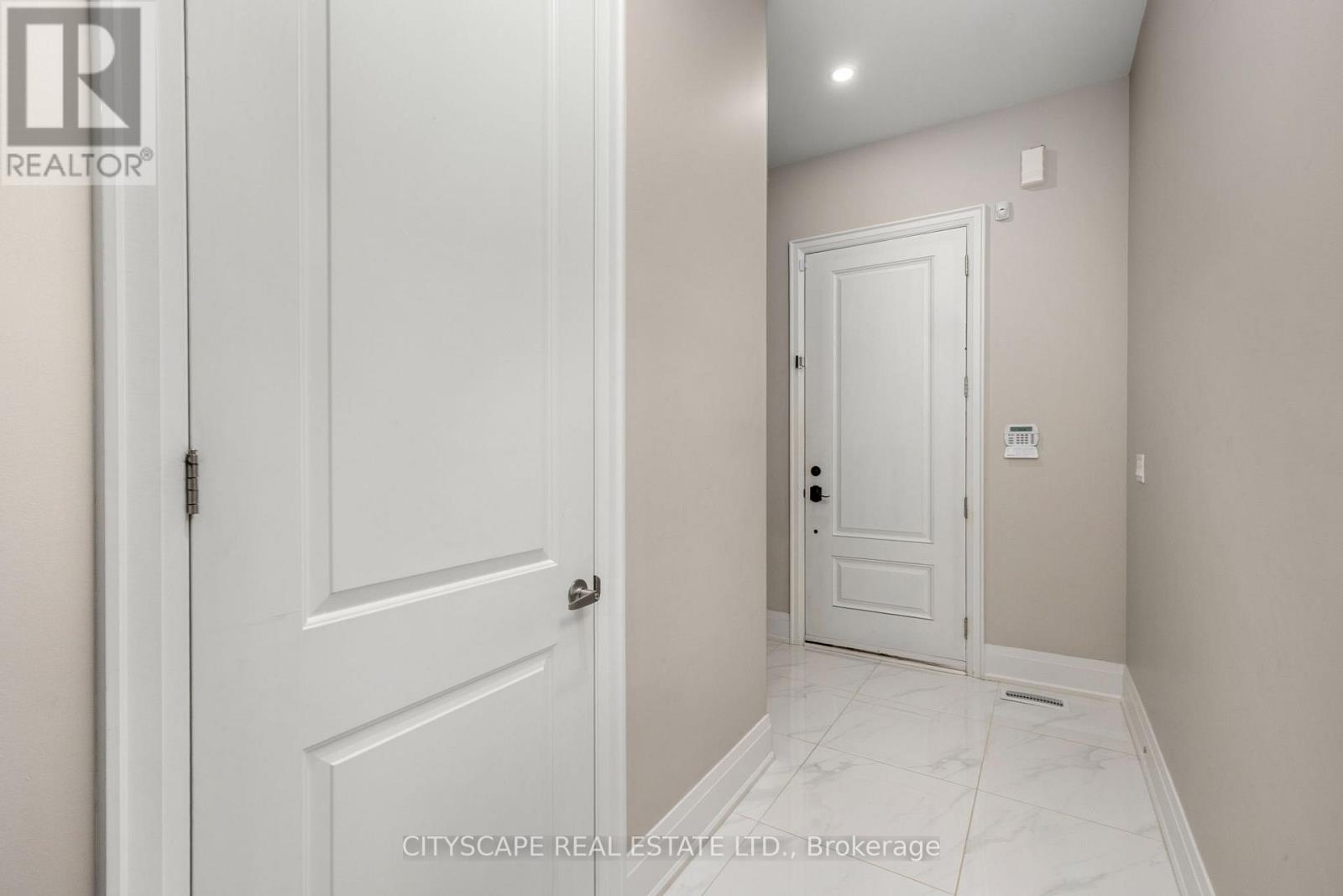 74 Old Bloomington Road, Aurora, Ontario  L4G 0M2 - Photo 4 - N13763236