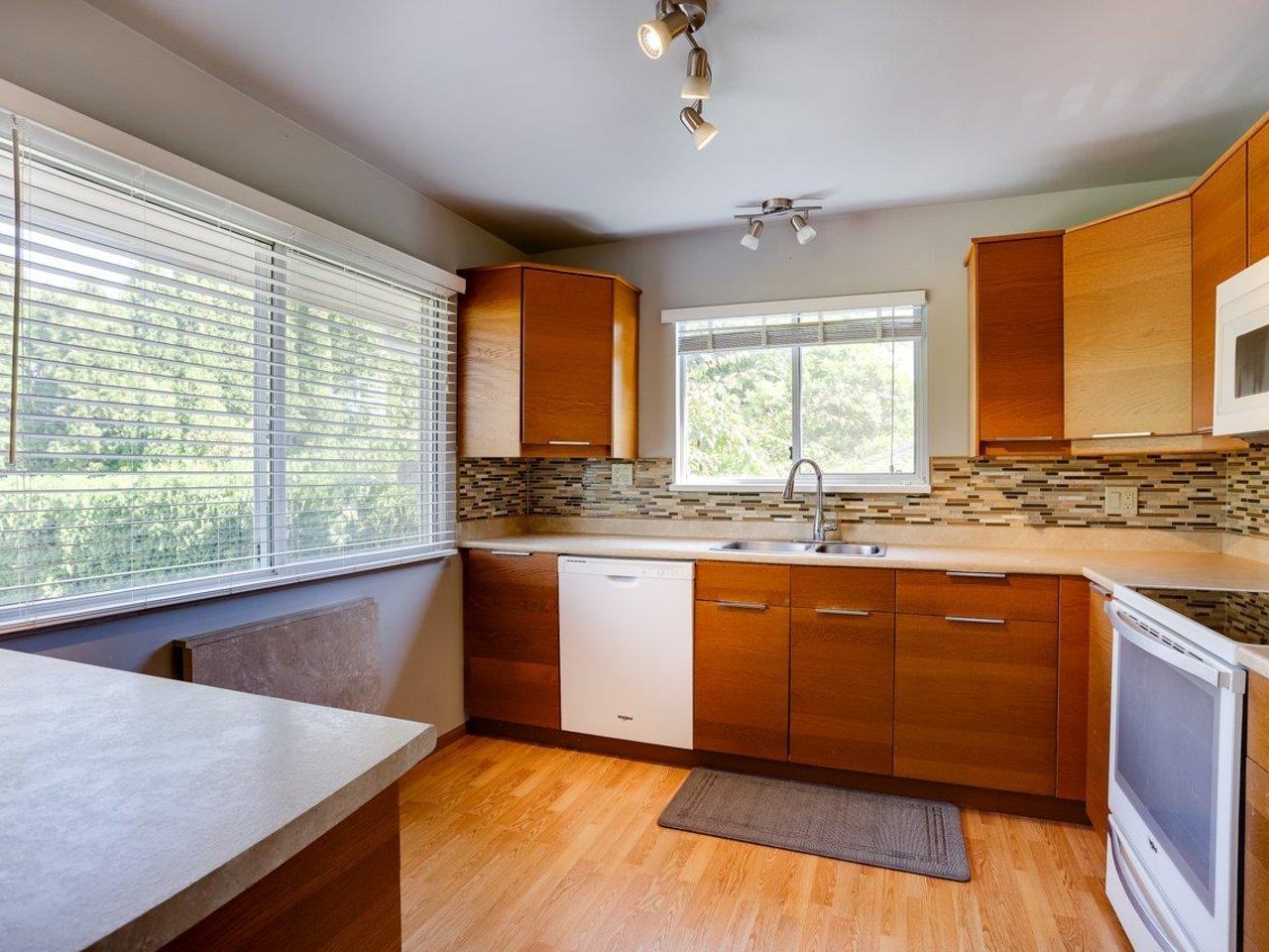 15866 North Bluff Road, White Rock, British Columbia  V4B 3G7 - Photo 7 - R3163495