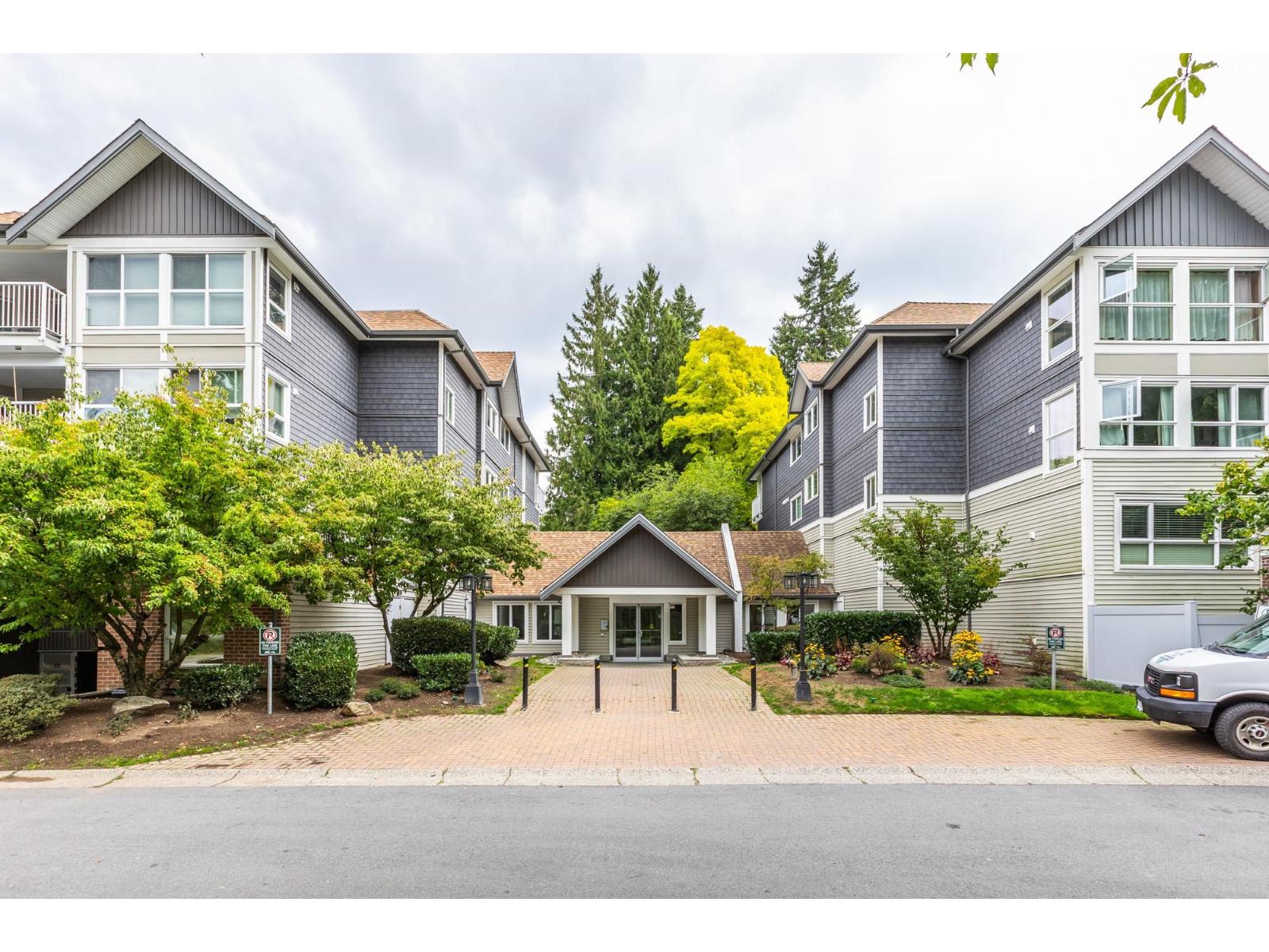 202 9688 148 Street, Surrey, British Columbia  V3R 0W2 - Photo 1 - R3162858