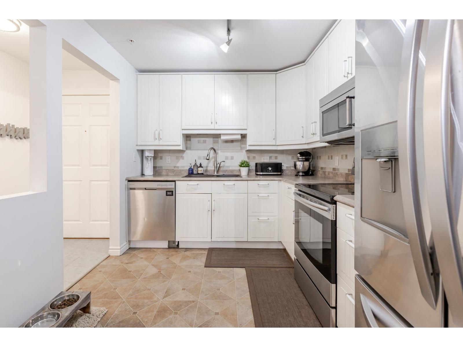 202 9688 148 Street, Surrey, British Columbia  V3R 0W2 - Photo 8 - R3162858