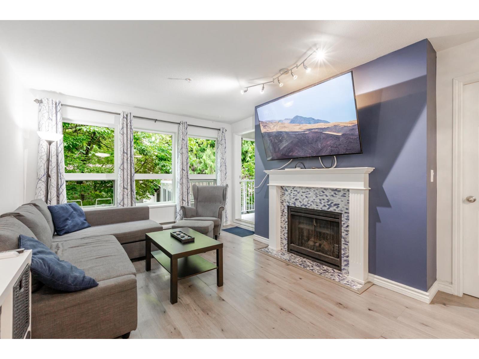 202 9688 148 Street, Surrey, British Columbia  V3R 0W2 - Photo 2 - R3162858