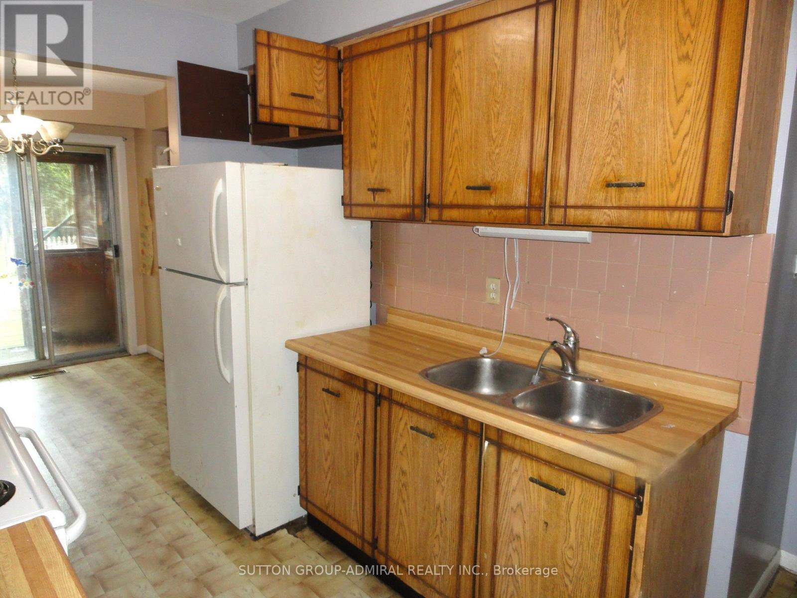 228 Royal Salisbury Way, Brampton, Ontario  L6V 3J9 - Photo 2 - W13763104