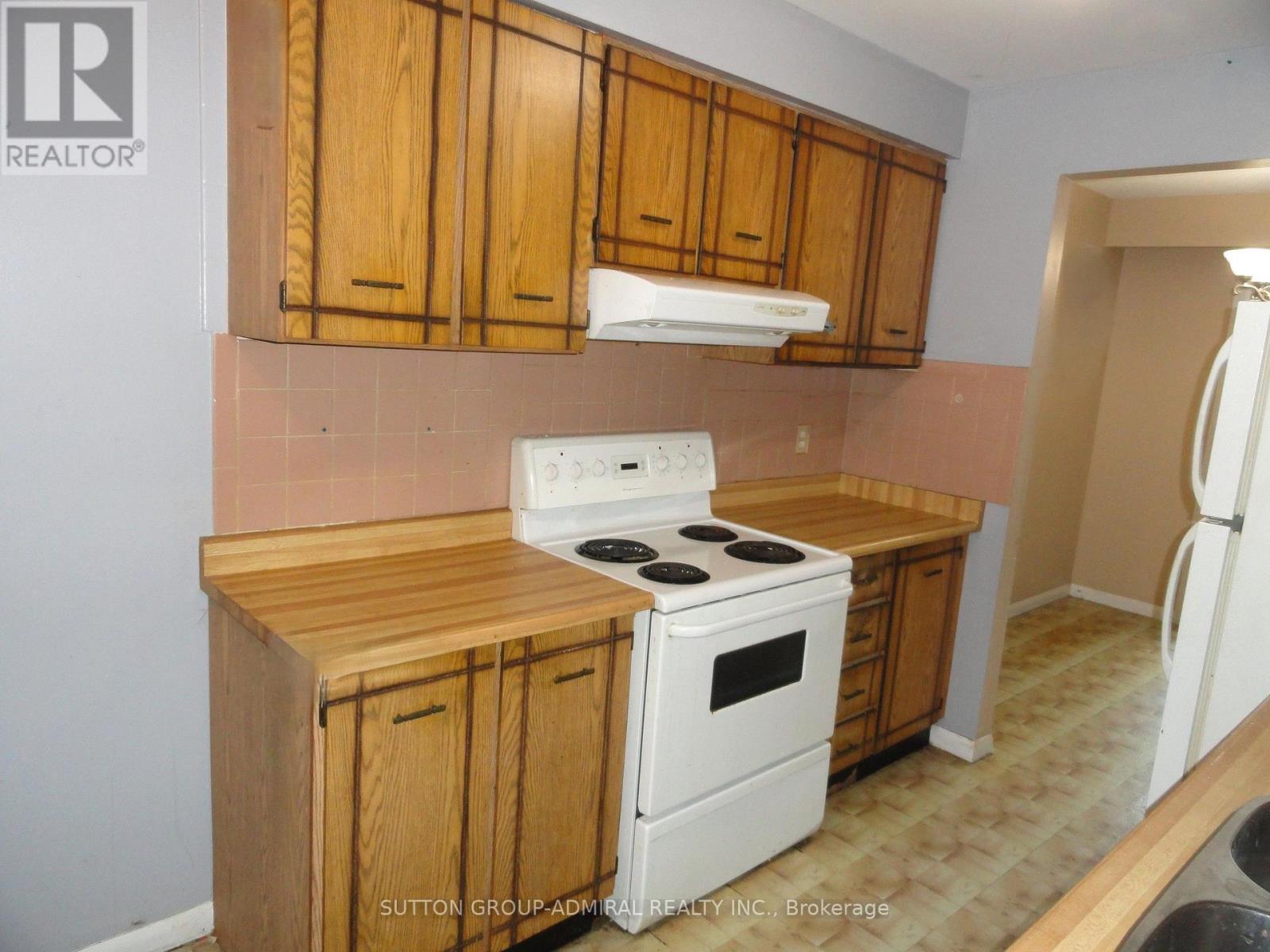 228 Royal Salisbury Way, Brampton, Ontario  L6V 3J9 - Photo 3 - W13763104