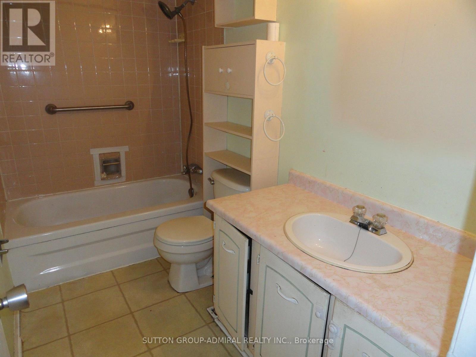 228 Royal Salisbury Way, Brampton, Ontario  L6V 3J9 - Photo 8 - W13763104