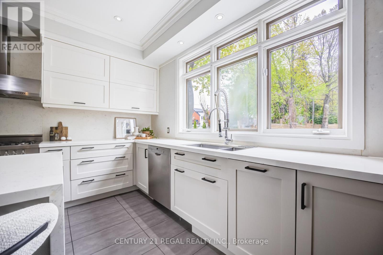 38 Mattice Road, Toronto, Ontario  M9A 1E6 - Photo 11 - W13763112