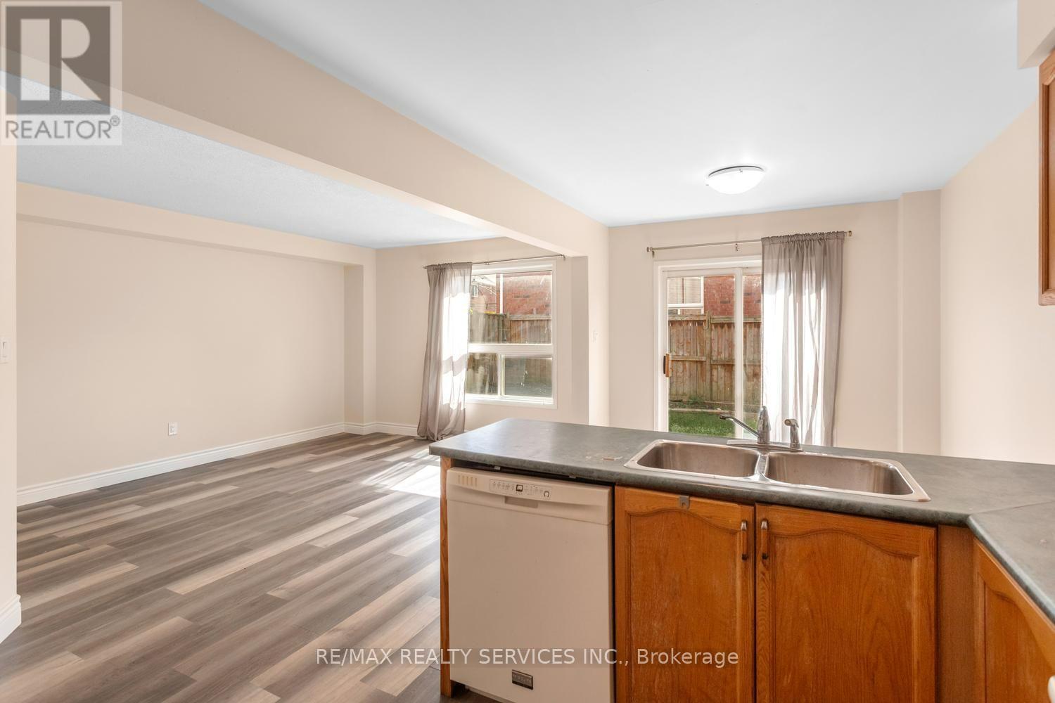 4 Farthingale Crescent, Brampton, Ontario  L7A 1R3 - Photo 10 - W13763224