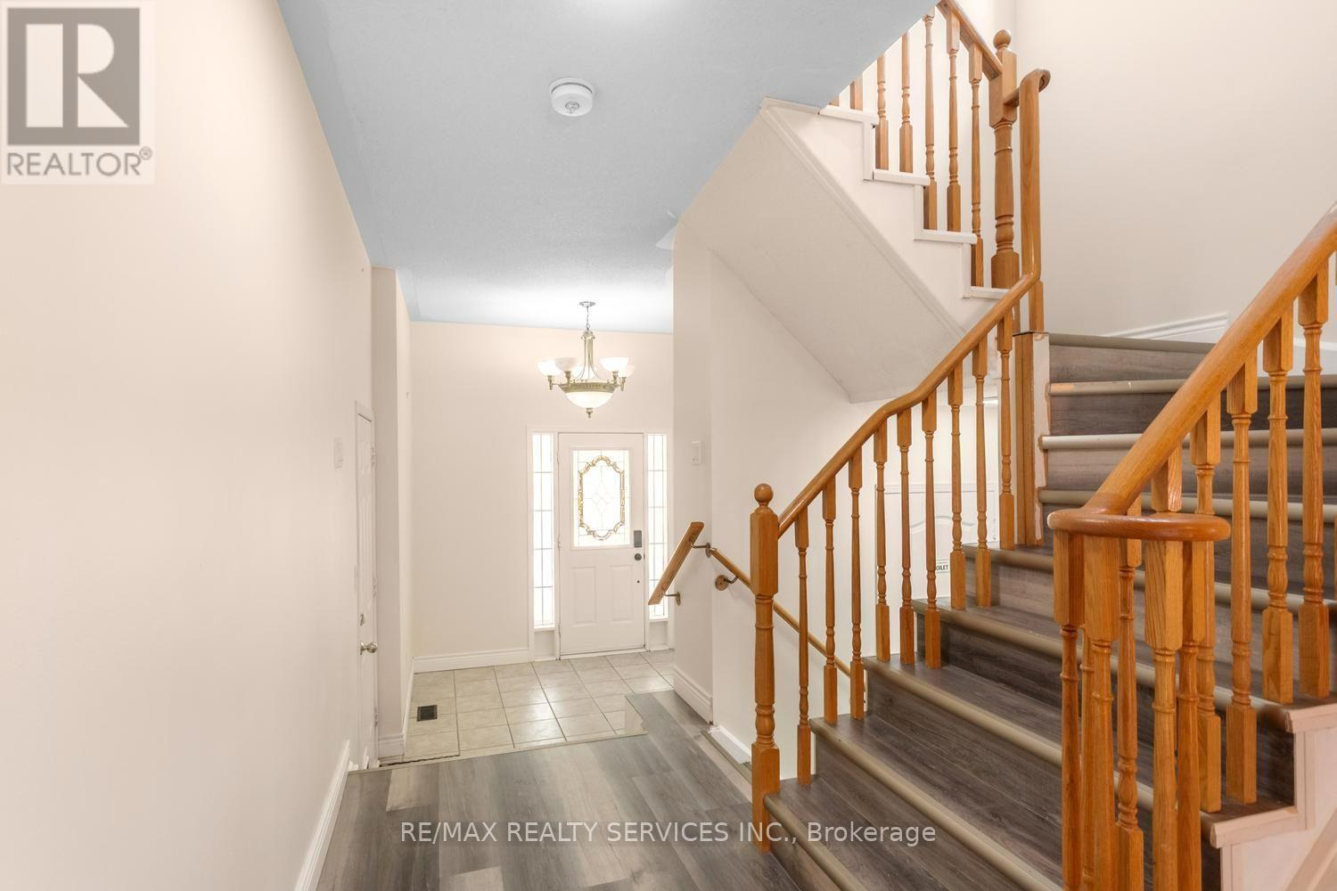 4 Farthingale Crescent, Brampton, Ontario  L7A 1R3 - Photo 12 - W13763224