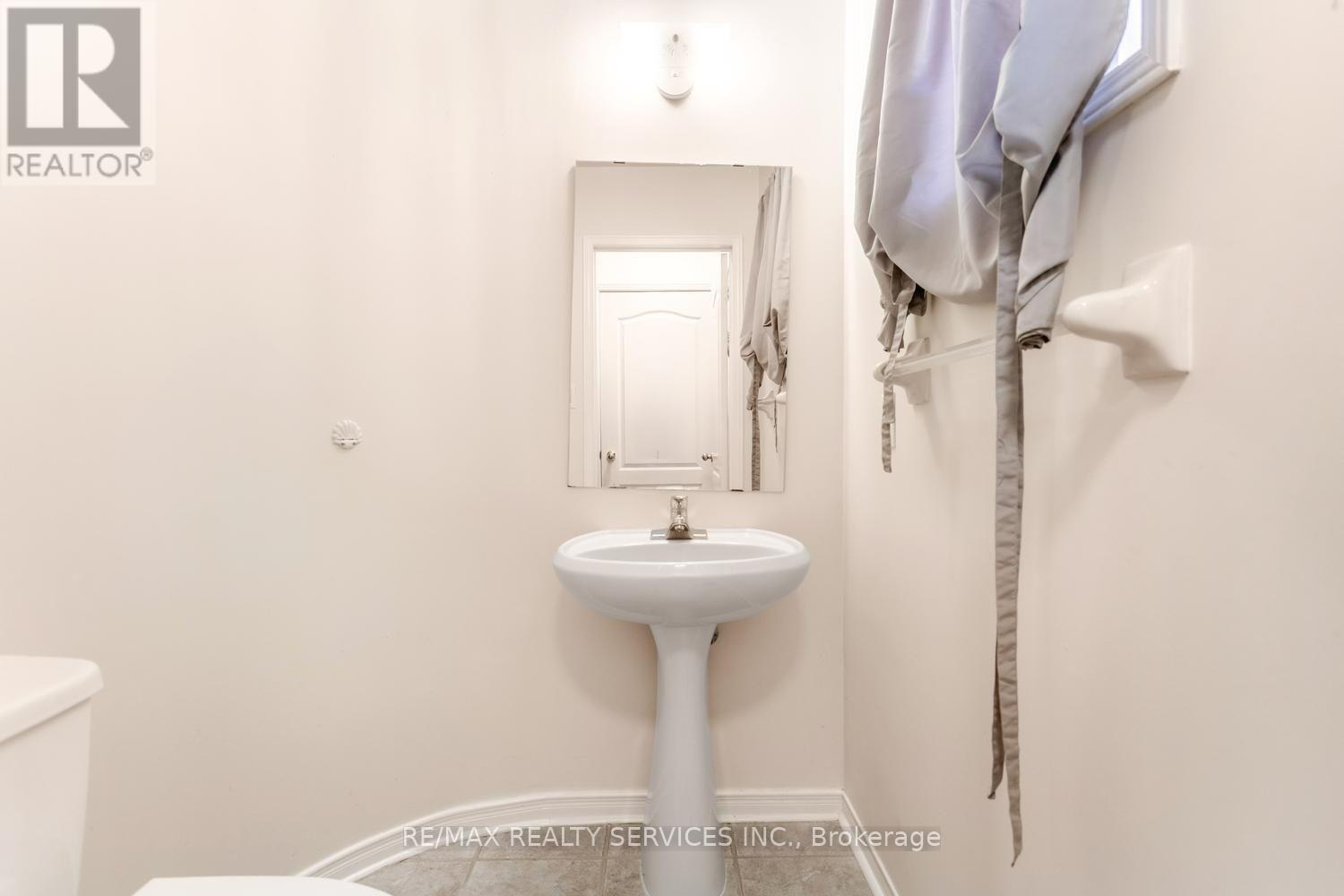 4 Farthingale Crescent, Brampton, Ontario  L7A 1R3 - Photo 13 - W13763224