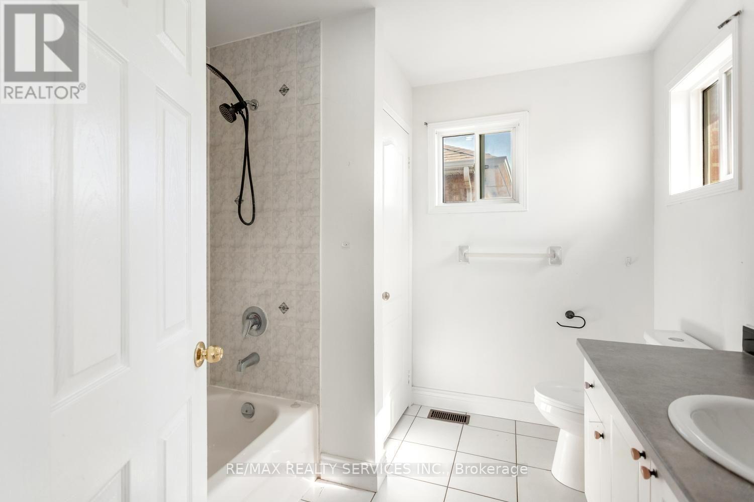 4 Farthingale Crescent, Brampton, Ontario  L7A 1R3 - Photo 18 - W13763224