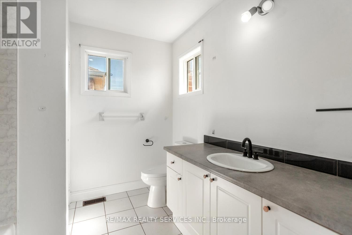 4 Farthingale Crescent, Brampton, Ontario  L7A 1R3 - Photo 19 - W13763224