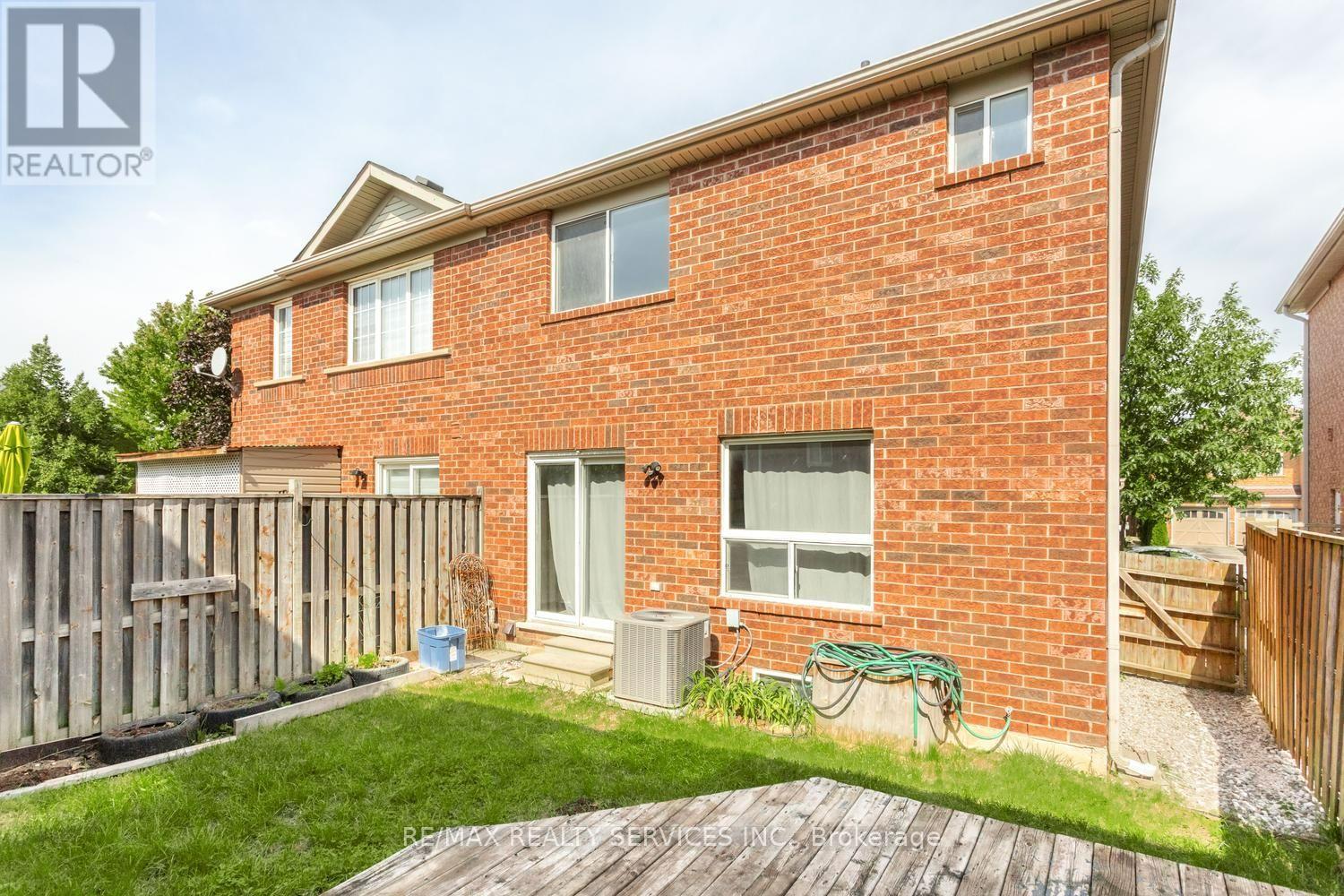 4 Farthingale Crescent, Brampton, Ontario  L7A 1R3 - Photo 35 - W13763224