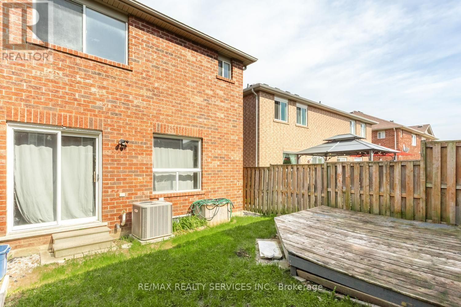 4 Farthingale Crescent, Brampton, Ontario  L7A 1R3 - Photo 36 - W13763224