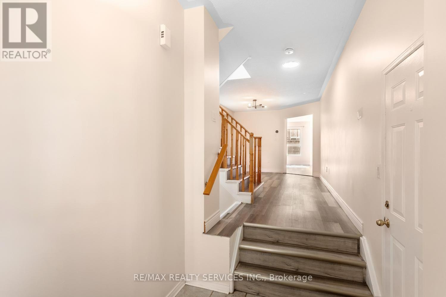 4 Farthingale Crescent, Brampton, Ontario  L7A 1R3 - Photo 5 - W13763224