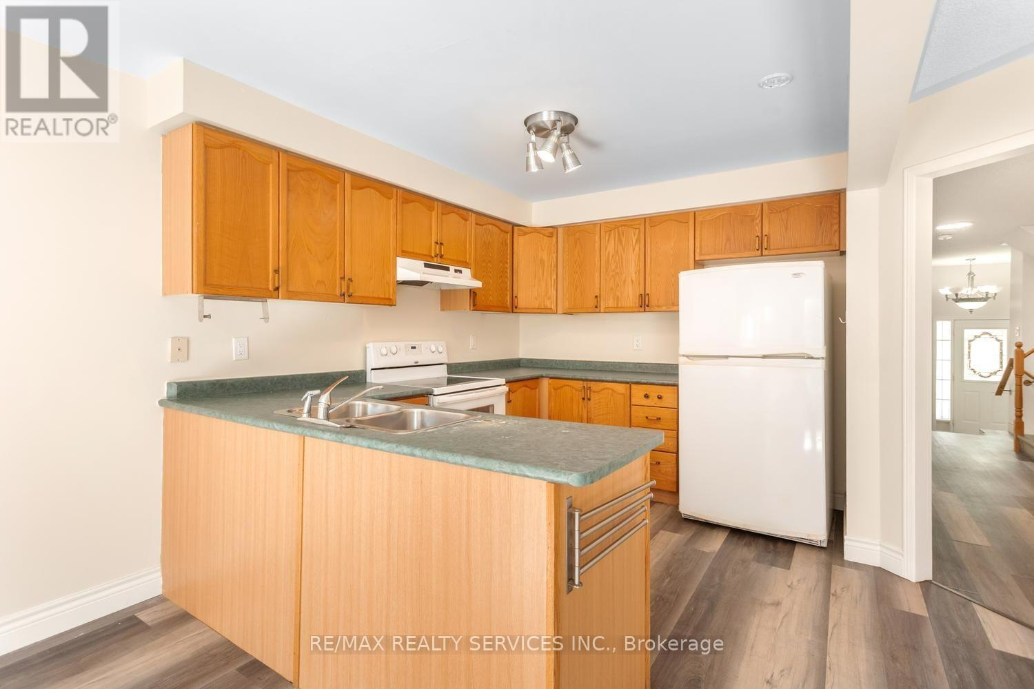 4 Farthingale Crescent, Brampton, Ontario  L7A 1R3 - Photo 7 - W13763224