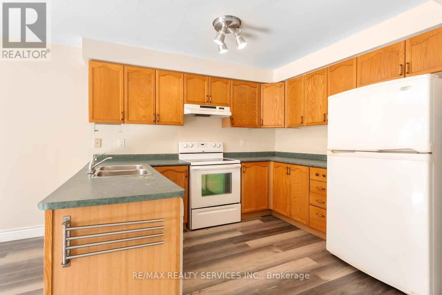 4 Farthingale Crescent, Brampton, Ontario  L7A 1R3 - Photo 8 - W13763224