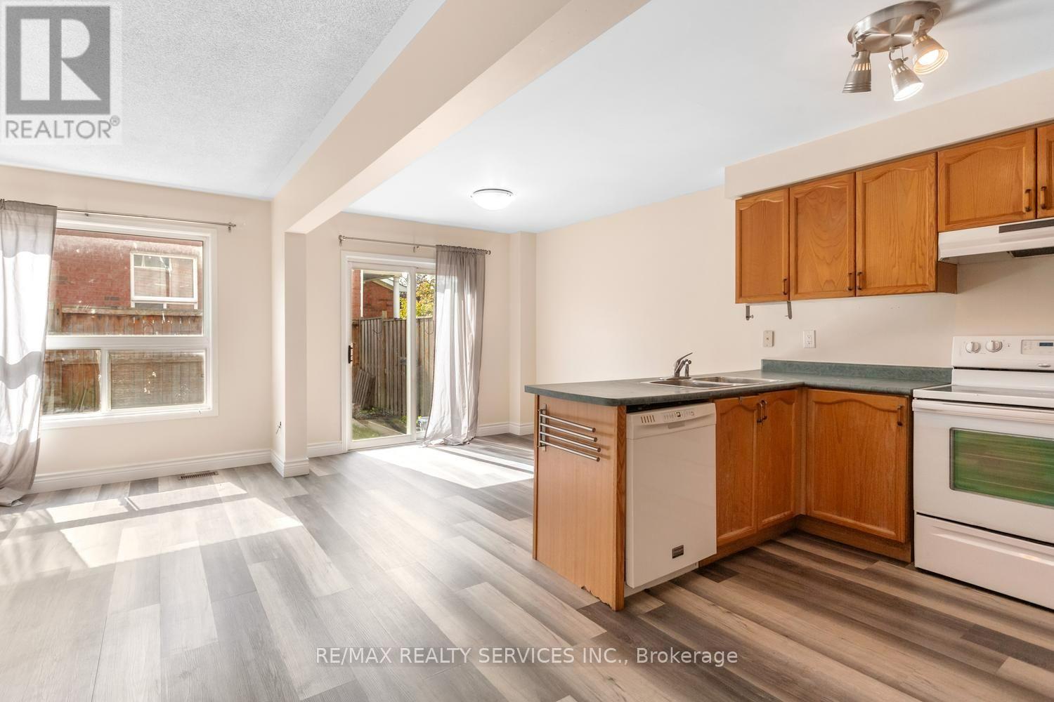 4 Farthingale Crescent, Brampton, Ontario  L7A 1R3 - Photo 9 - W13763224