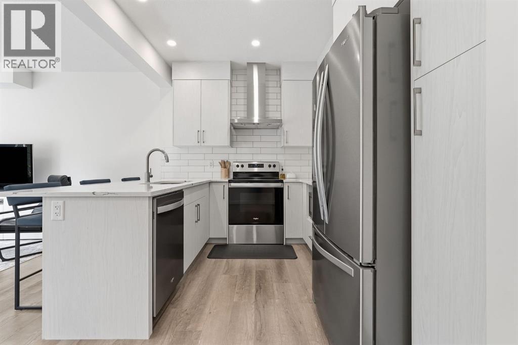 154 Crestridge Common SW, Calgary, Alberta  T3B 6J5 - Photo 2 - A2341490