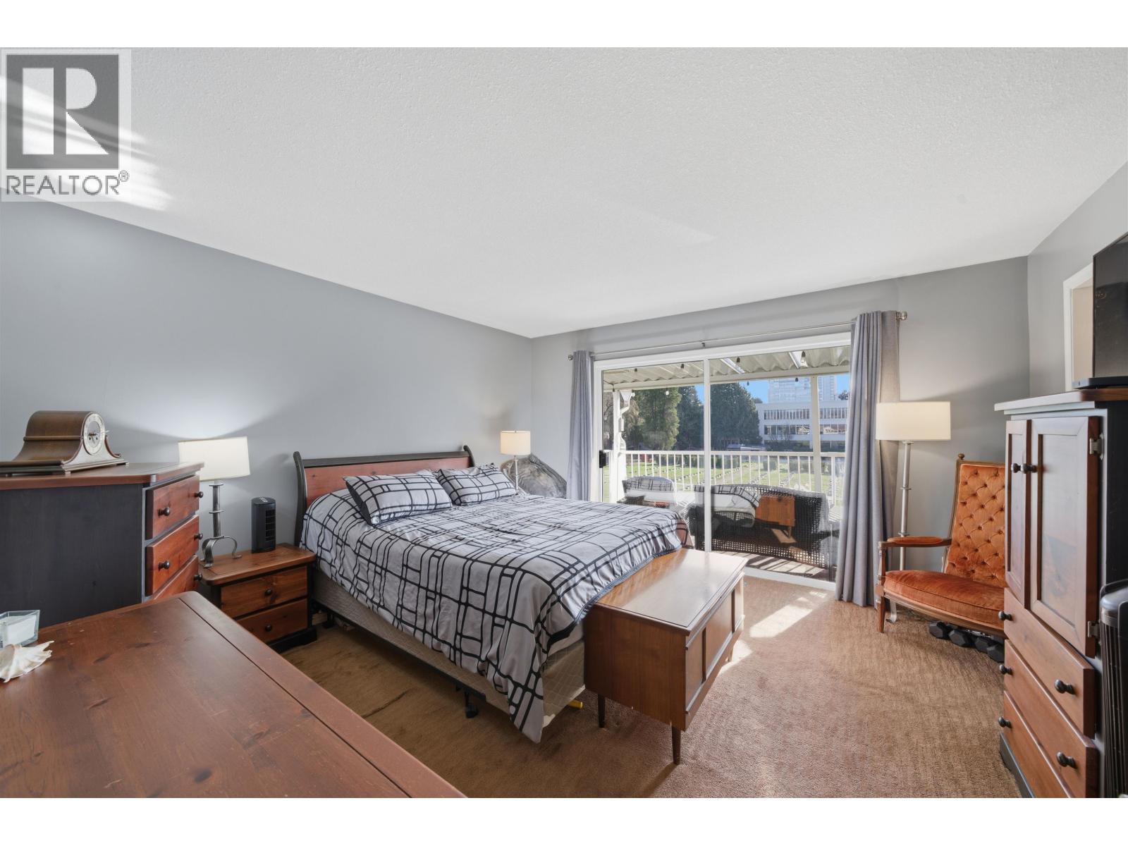 4468 Graveley Street, Burnaby, British Columbia V5C 3T8 - Photo 2 - R3163076