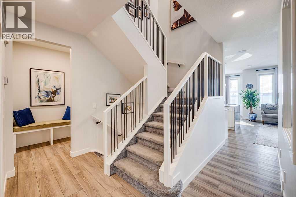 212 Evansglen Close NW, Calgary, Alberta  T3P 0P2 - Photo 4 - A2342645