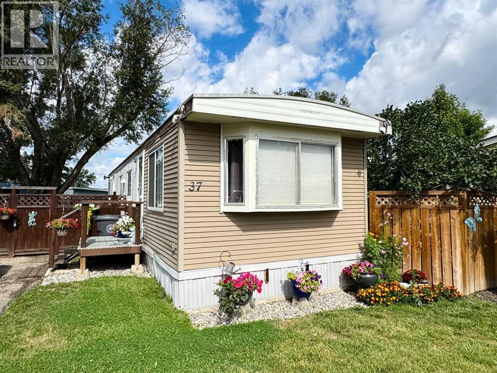 37, 5301 2 Street, Coalhurst, Alberta