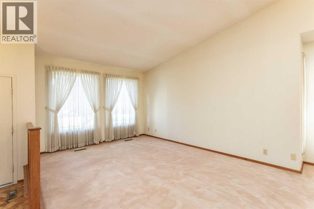 9 Rollis Street, Red Deer, Alberta  T4P 2Y6 - Photo 3 - A2340765