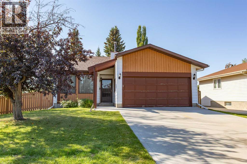 9 Rollis Street, Red Deer, Alberta  T4P 2Y6 - Photo 1 - A2340765
