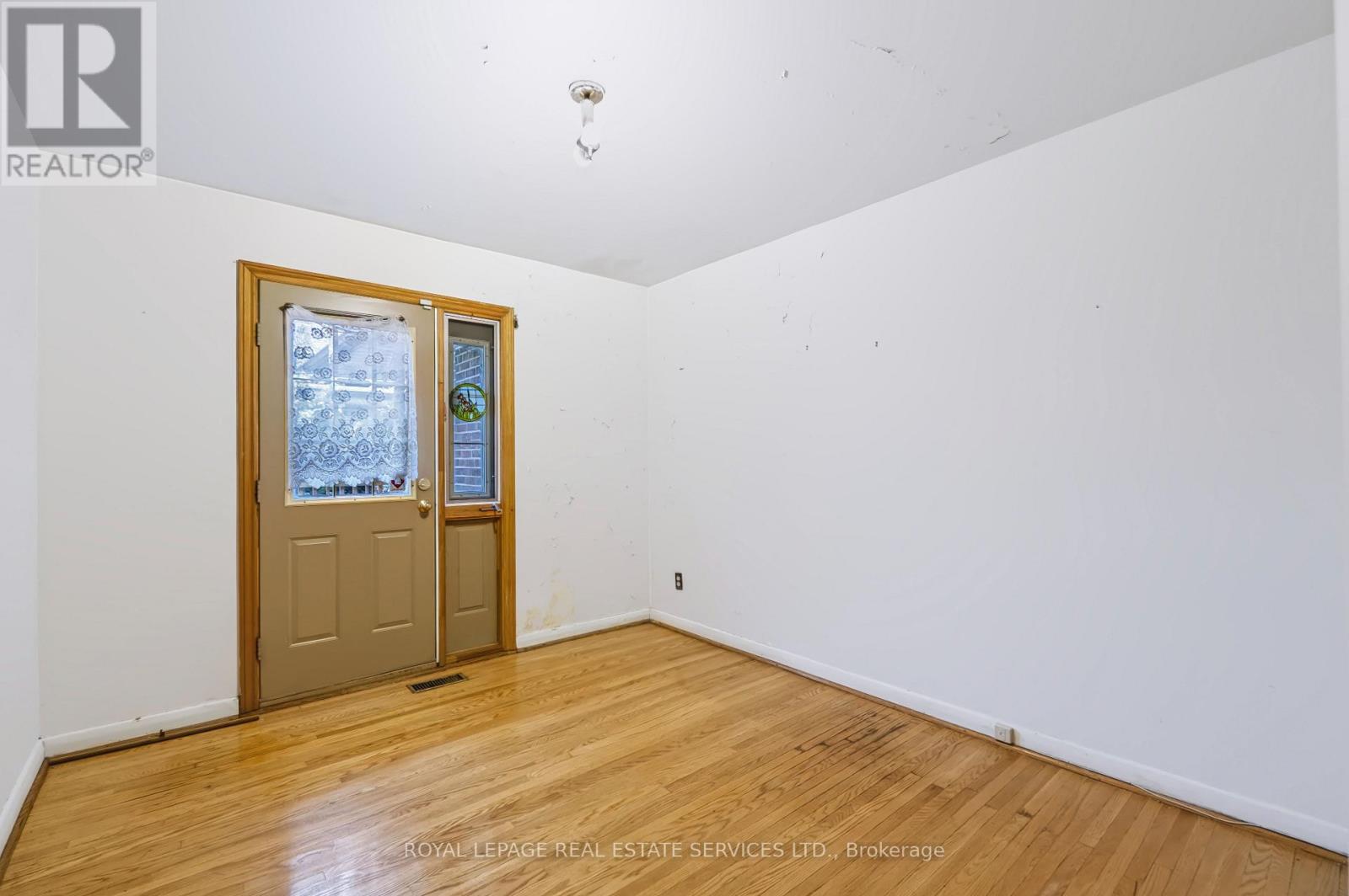 72 Sloane Avenue, Toronto, Ontario  M4A 2A7 - Photo 11 - C13763276