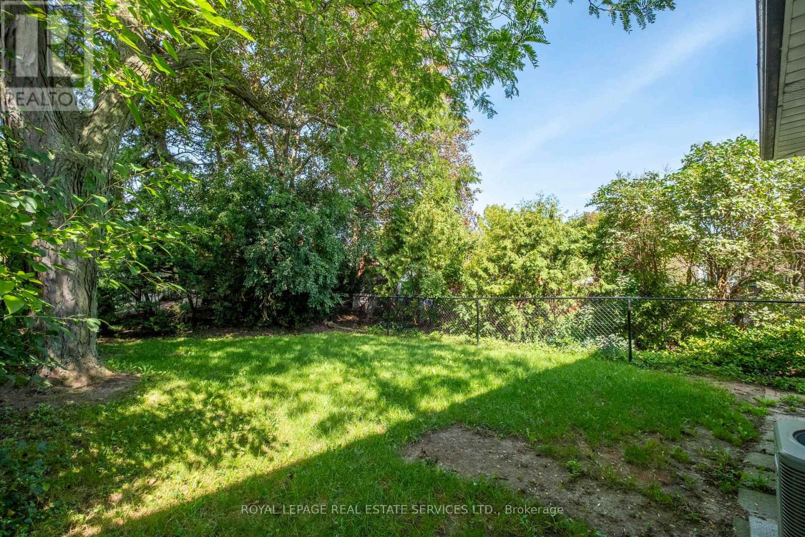 72 Sloane Avenue, Toronto, Ontario  M4A 2A7 - Photo 17 - C13763276