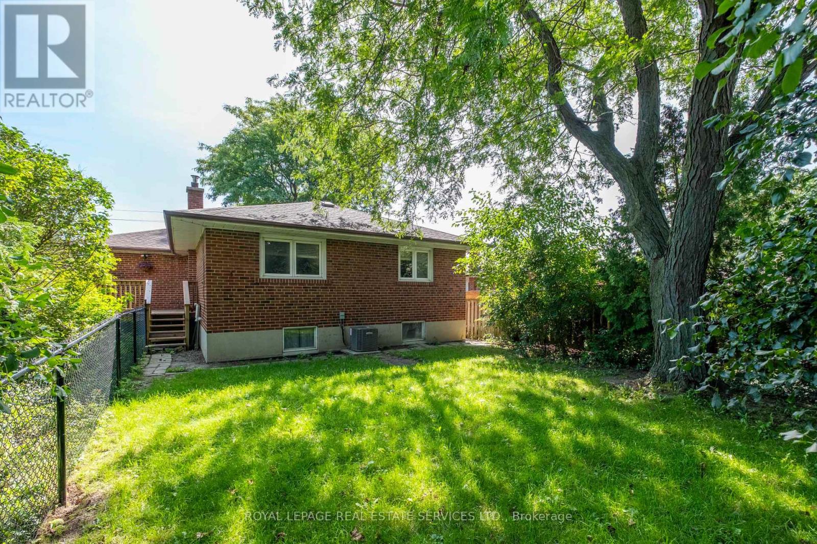 72 Sloane Avenue, Toronto, Ontario  M4A 2A7 - Photo 19 - C13763276