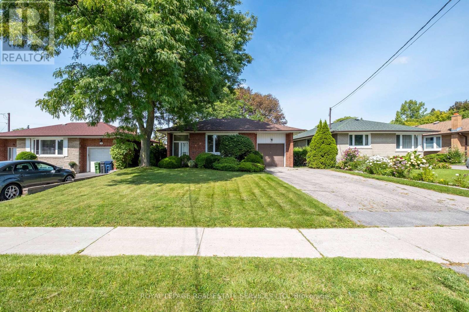72 Sloane Avenue, Toronto, Ontario  M4A 2A7 - Photo 2 - C13763276