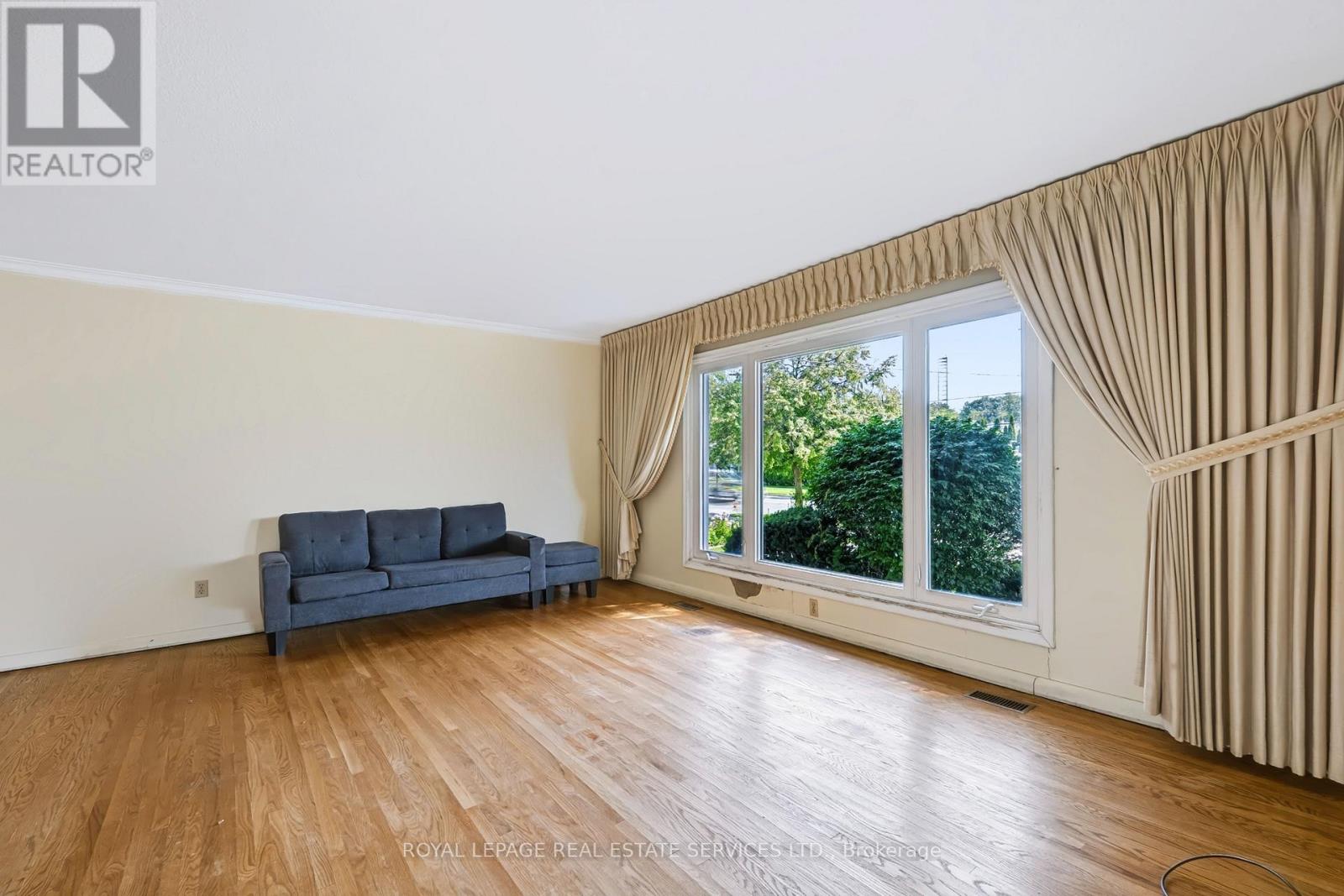 72 Sloane Avenue, Toronto, Ontario  M4A 2A7 - Photo 6 - C13763276