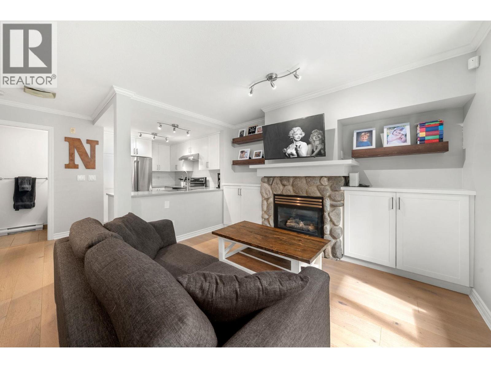 6 1073 Lynn Valley Road, North Vancouver, British Columbia V7J 1Z6 - Photo 3 - R3163482