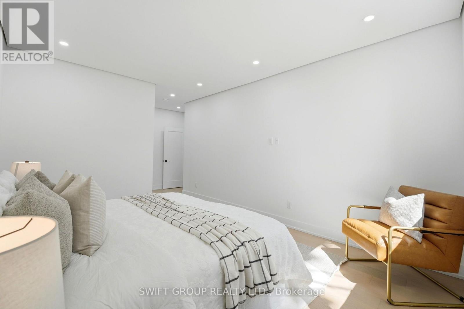 20 Boylen Street, Toronto (Humberlea-Pelmo Park), Ontario  M9N 2W4 - Photo 19 - W13763284