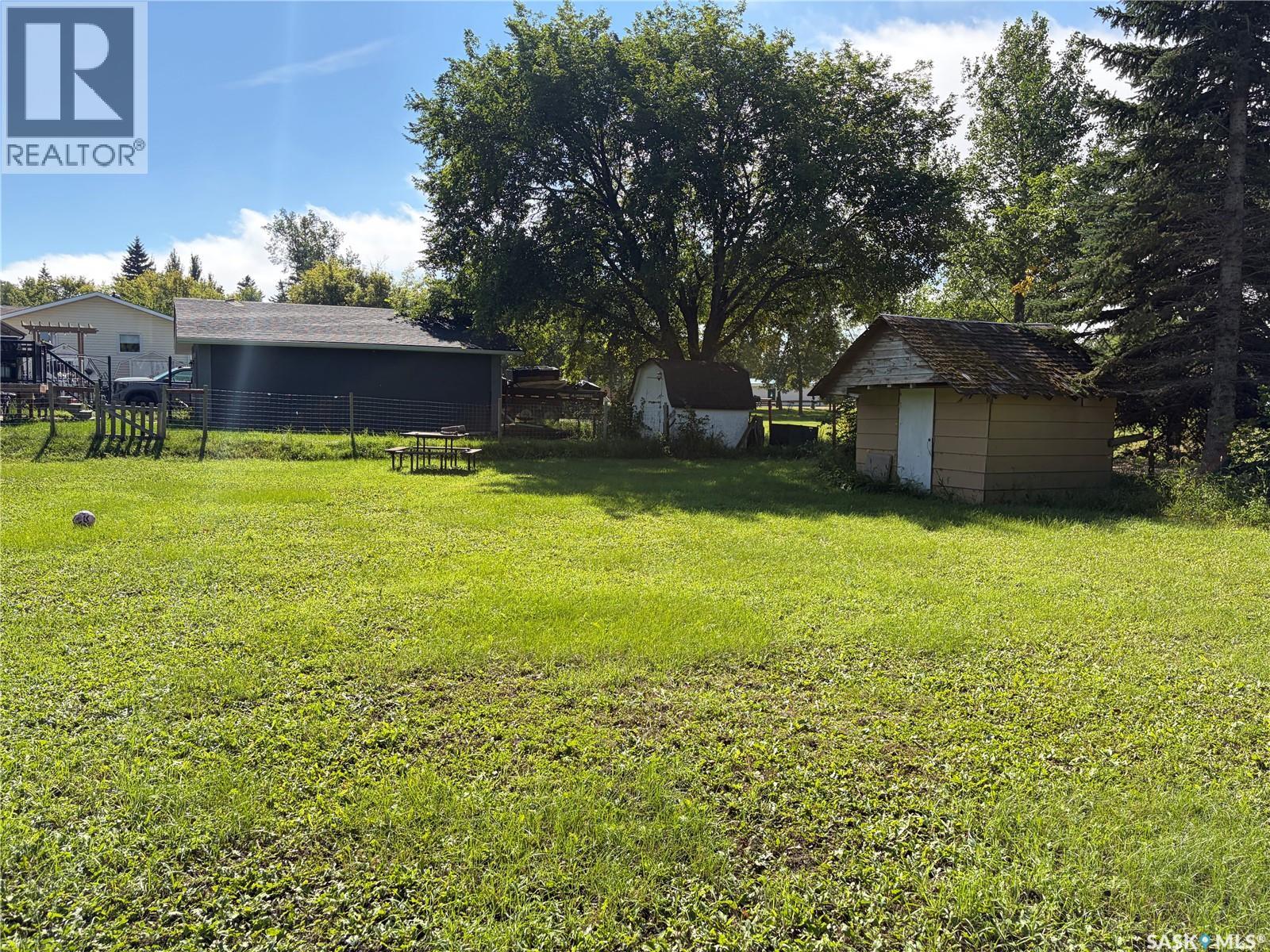 81 Horkoff AVENUE photo 40